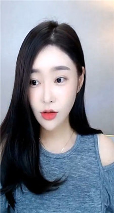 在奔跑的马背上撞击着你的肩膀：冲刺前行感受奔跑马背的刺激