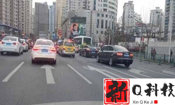 地面没有导向箭头,算违章吗
