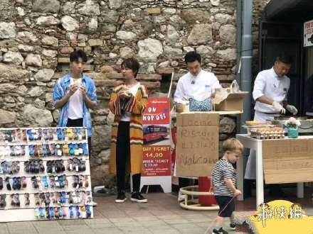 全员摆摊是什么梗?摆地摊的梗【爱豆摆地摊的图片】